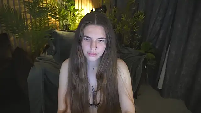 Snapshot of DanielaReign chatting on 11-25-25, 02:06 DanielaReign online show from 11-25-25, 02:06