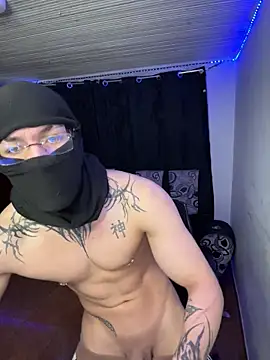 Snapshot of kenshintr chatting on 11-18-25, 03:12 kenshintr online show from 11-18-25, 03:12