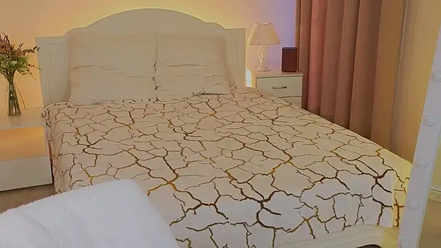 Snapshot of WICKEDEMBER chatting on 03-23-26, 01:53 WICKEDEMBER online show from 03-23-26, 01:53