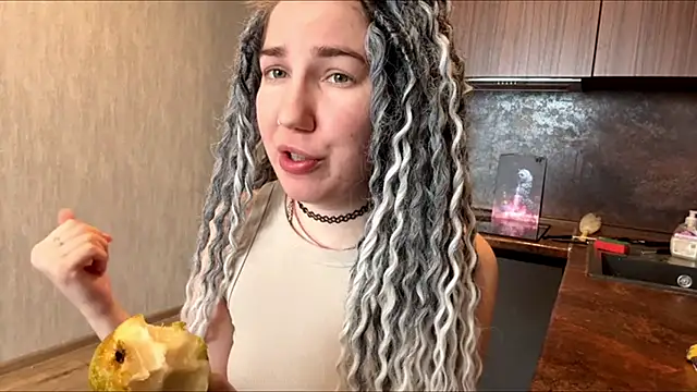 Snapshot of GeraldineStevenson chatting on 03-03-26, 08:09 GeraldineStevenson online show from 03-03-26, 08:09