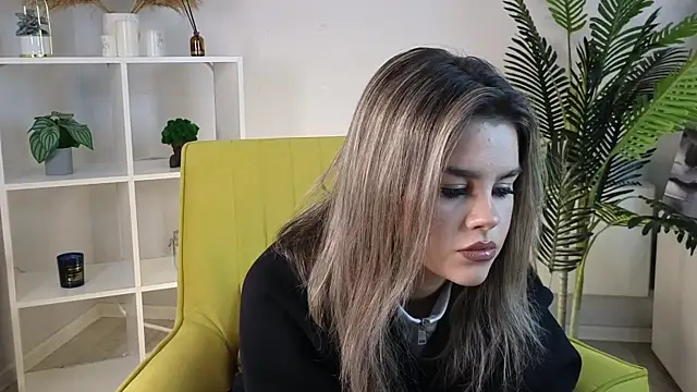 Snapshot of AmaliaProst chatting on 11-04-25, 10:47 AmaliaProst online show from 11-04-25, 10:47