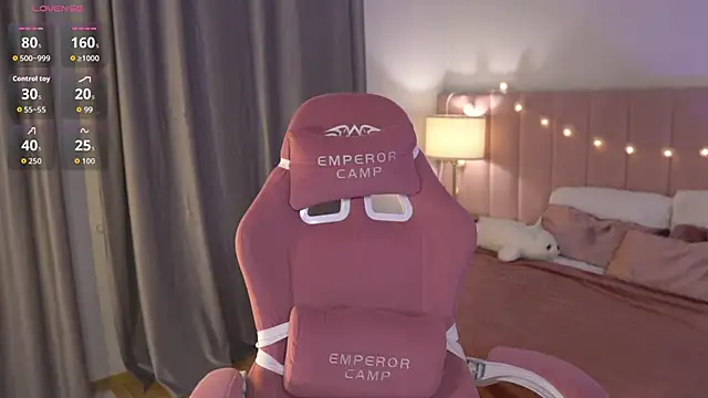 Snapshot of ohmyElly chatting on 11-04-25, 04:39 ohmyElly online show from 11-04-25, 04:39