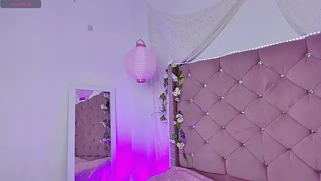 lauxury  online show from 11-12-25, 03:07