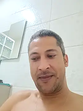 Snapshot of Arrombador20 chatting on 04-01-26, 04:57 Arrombador20 online show from 04-01-26, 04:57