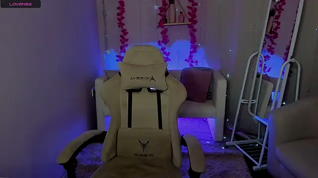 Hanako Rey online show from 11-28-25, 01:58