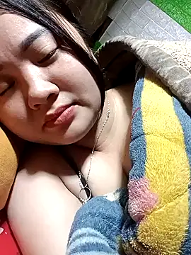 Bee-bgolden online show from 11-19-25, 01:49