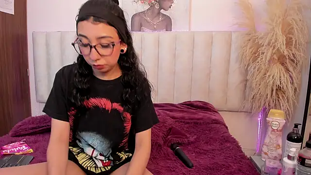 Isabella Crofts online show from 05-06-26, 03:02
