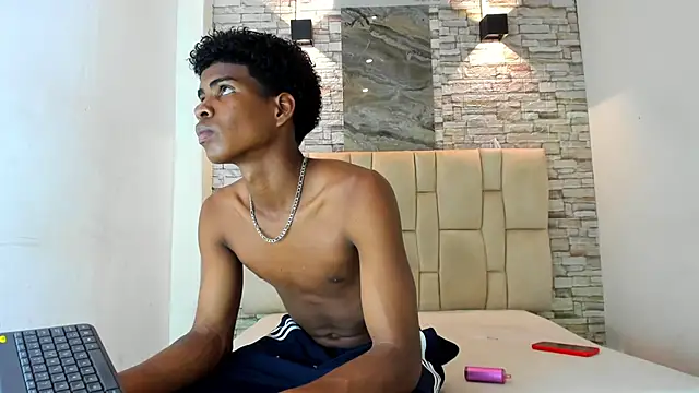 Snapshot of XAVI_LEE chatting on 11-24-25, 08:19 XAVI LEE online show from 11-24-25, 08:19