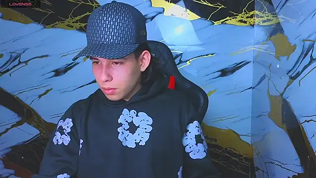 Suarezz10  online show from 11-07-25, 12:49