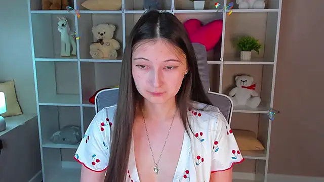 Snapshot of Ella_Burns chatting on 04-21-26, 02:37 Ella Burns online show from 04-21-26, 02:37