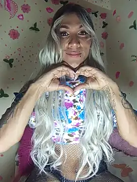 Snapshot of Sthefy_luna131 chatting on 11-18-25, 02:17 Sthefy luna131 online show from 11-18-25, 02:17