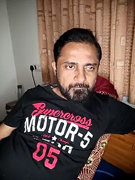 Snapshot of RubyEntity chatting on 12-15-25, 05:28 RubyEntity online show from 12-15-25, 05:28