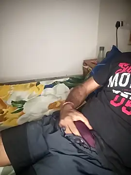 Snapshot of RubyEntity chatting on 12-16-25, 01:49 RubyEntity online show from 12-16-25, 01:49