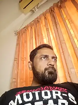 Snapshot of RubyEntity chatting on 12-17-25, 03:01 RubyEntity online show from 12-17-25, 03:01