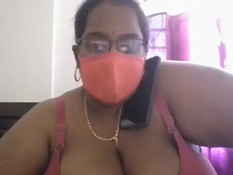 Snapshot of hootypriya chatting on 04-08-26, 06:35 hootypriya online show from 04-08-26, 06:35