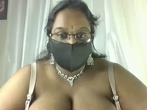 Snapshot of hootypriya chatting on 07-02-26, 02:45 hootypriya online show from 07-02-26, 02:45