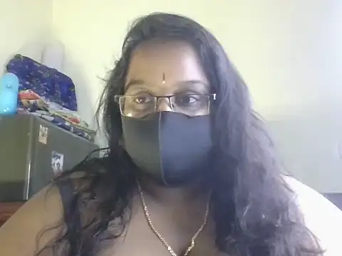 Snapshot of hootypriya chatting on 07-21-26, 03:20 hootypriya online show from 07-21-26, 03:20