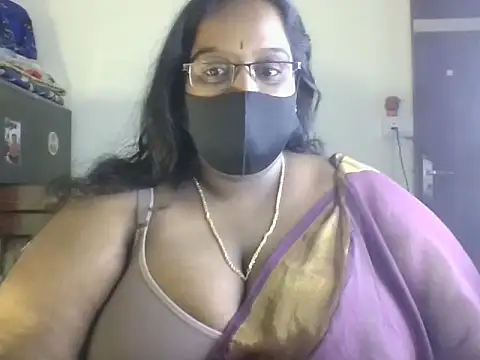 Snapshot of hootypriya chatting on 07-27-26, 04:47 hootypriya online show from 07-27-26, 04:47