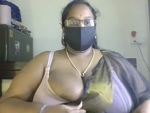 Snapshot of hootypriya chatting on 07-29-26, 09:35 hootypriya online show from 07-29-26, 09:35