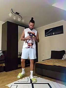 Snapshot of Matteooo87 chatting on 11-12-25, 03:45 Matteooo87 online show from 11-12-25, 03:45