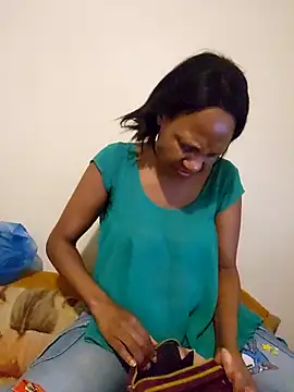 Snapshot of Mommy_Sienna chatting on 03-20-26, 06:35 Mommy Sienna online show from 03-20-26, 06:35