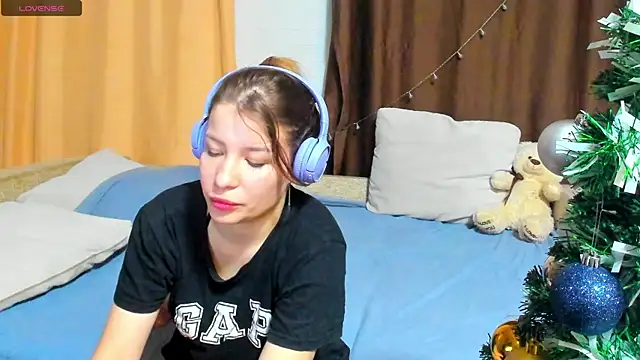 Eva purrr  online show from 12-18-25, 01:33