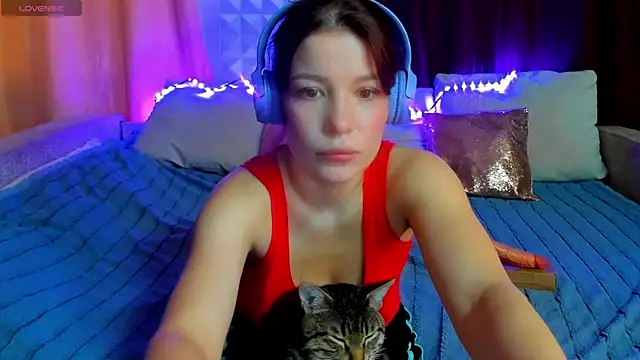 Eva purrr  online show from 04-14-26, 06:41
