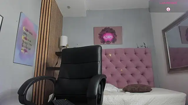 Snapshot of valentina__desire chatting on 04-01-26, 12:28 valentina desire online show from 04-01-26, 12:28