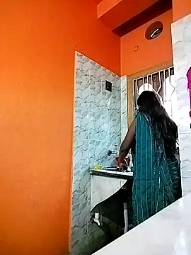 Snapshot of LoveLy-Soneya chatting on 12-19-25, 01:23 LoveLy-Soneya online show from 12-19-25, 01:23