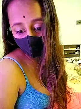 Snapshot of LoveLy-Soneya chatting on 12-21-25, 02:30 LoveLy-Soneya online show from 12-21-25, 02:30