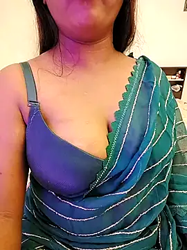 Snapshot of LoveLy-Soneya chatting on 12-21-25, 02:35 LoveLy-Soneya online show from 12-21-25, 02:35