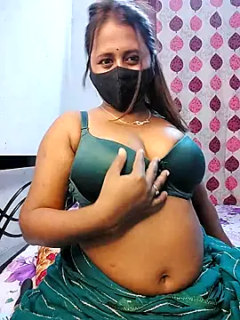 Snapshot of LoveLy-Soneya chatting on 02-21-26, 08:32 LoveLy-Soneya online show from 02-21-26, 08:32