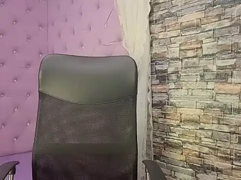 Snapshot of ChloeGibson_ chatting on 11-21-25, 02:10 ChloeGibson online show from 11-21-25, 02:10