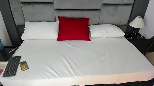 CatleyaSmith online show from 12-22-25, 12:02