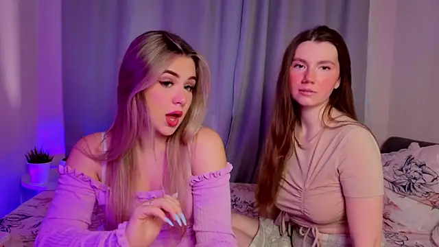 Snapshot of MelitaMoote chatting on 11-17-25, 08:09 MelitaMoote online show from 11-17-25, 08:09