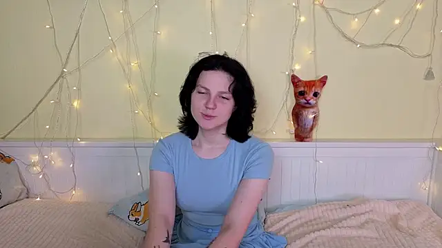 LatinaHuguenin online show from 11-23-25, 07:08