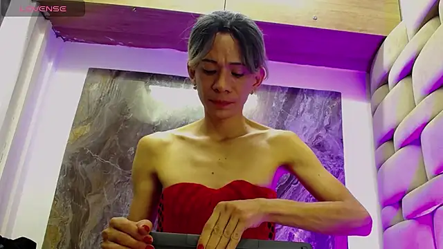 Caitlyn-Joness  online show from 11-19-25, 12:05