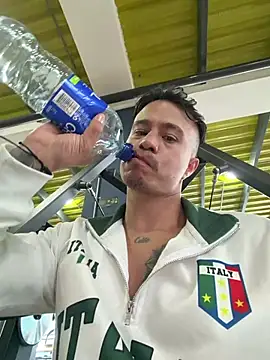 Snapshot of RaySullivan chatting on 03-06-26, 04:03 RaySullivan online show from 03-06-26, 04:03