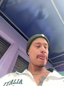 Snapshot of RaySullivan chatting on 03-08-26, 04:11 RaySullivan online show from 03-08-26, 04:11