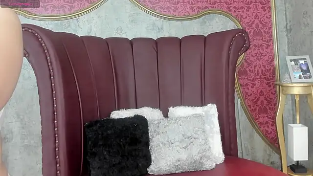 LucieLace online show from 02-07-26, 12:20