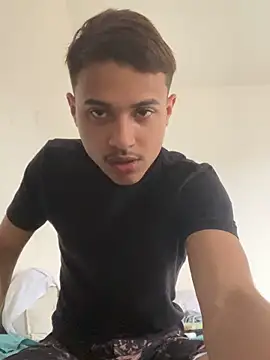 Guinovinho01 online show from 11-04-25, 08:19