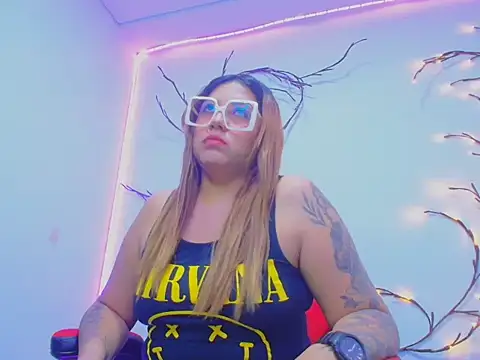 Snapshot of Isa_Boom chatting on 11-04-25, 08:41 Isa Boom online show from 11-04-25, 08:41