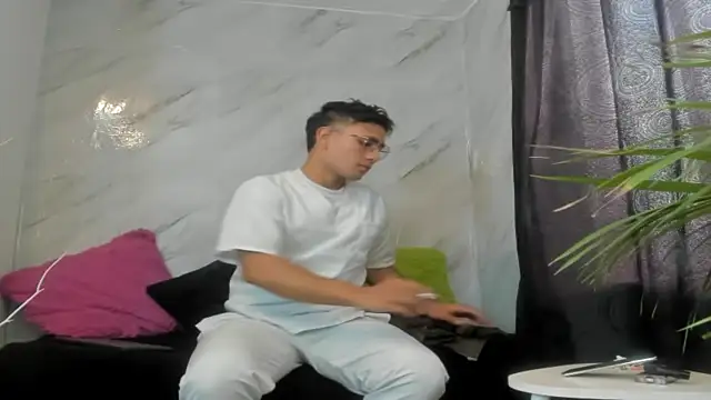 Snapshot of boy_castel_coral chatting on 11-06-25, 09:05 boy castel coral online show from 11-06-25, 09:05