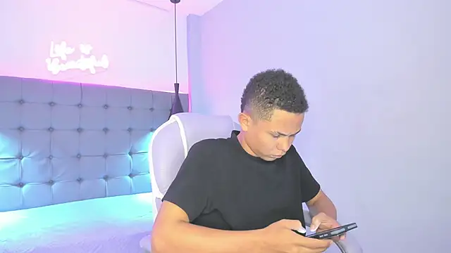 Snapshot of Liams18 chatting on 11-21-25, 03:16 Liams18 online show from 11-21-25, 03:16