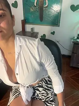 Snapshot of alisaa_jhons1 chatting on 02-12-26, 10:27 alisaa jhons1 online show from 02-12-26, 10:27