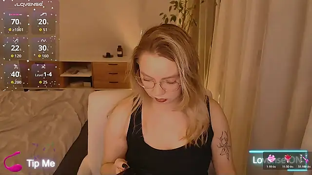 Snapshot of PolinaXXXXJones chatting on 02-20-26, 08:31 PolinaXXXXJones online show from 02-20-26, 08:31