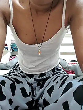 Snapshot of Isha_kumari_69 chatting on 02-16-26, 04:03 Isha kumari 69 online show from 02-16-26, 04:03