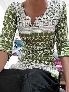 Snapshot of Isha_kumari_69 chatting on 02-17-26, 12:23 Isha kumari 69 online show from 02-17-26, 12:23