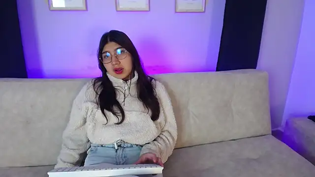 Snapshot of Mia_Blair_ chatting on 11-07-25, 04:34 Mia Blair online show from 11-07-25, 04:34