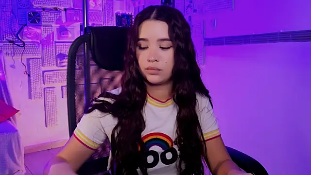 Snapshot of AnnaGarcias_ chatting on 11-06-25, 01:01 AnnaGarcias online show from 11-06-25, 01:01